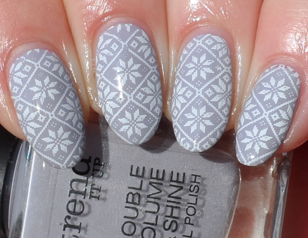 Plenty of Colors Sweater Nails