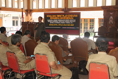 DANDIM 0725/SRAGEN HADIRI SOSIALISASI 4 PILAR BERBANGSA DAN BERNEGARA DARI MPR-RI DI PENDOPO RUMDIS BUPATI SRAGEN