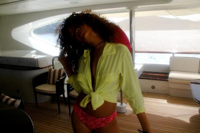 Super Hot Rihanna- Private Photos