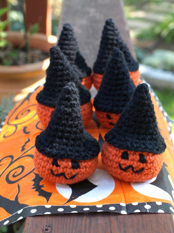 Interesting ideas for decor Crochet decorations for Halloween.