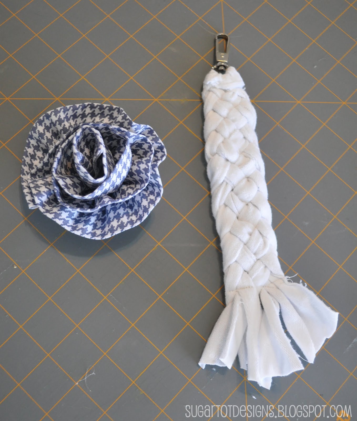sugartotdesigns Fabric Flower Keychain Tutorial