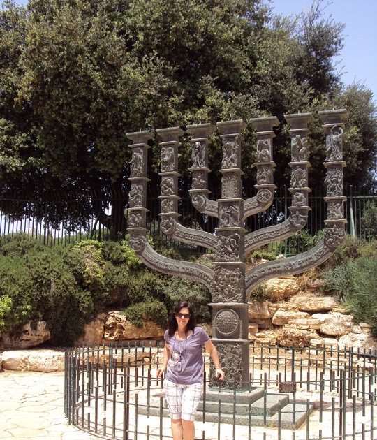 Turismo a Israel Terra Santa/ Tour in Holy Land A menorah Jerusalem