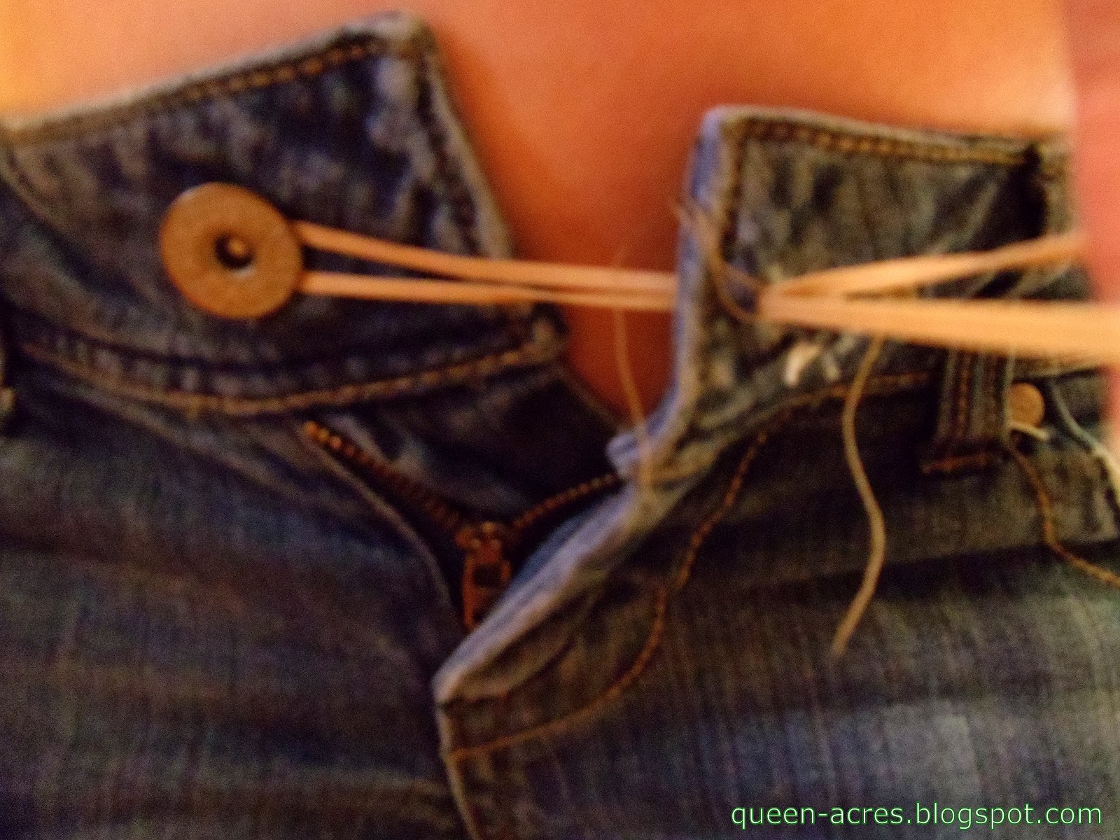 Queen Acres that rubber band trick