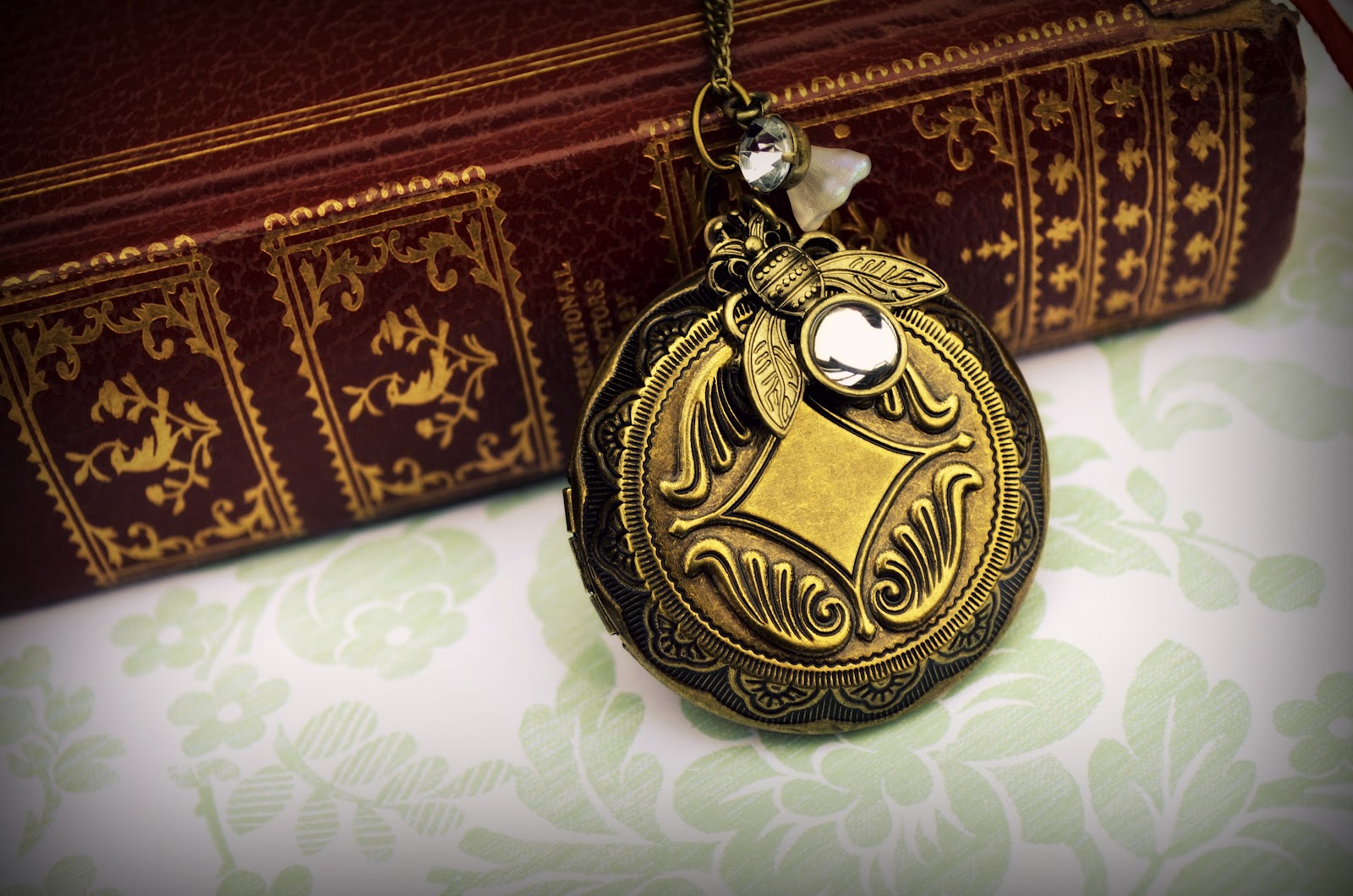 Kitty Cats and Airplanes Solid perfume (a tutorial)