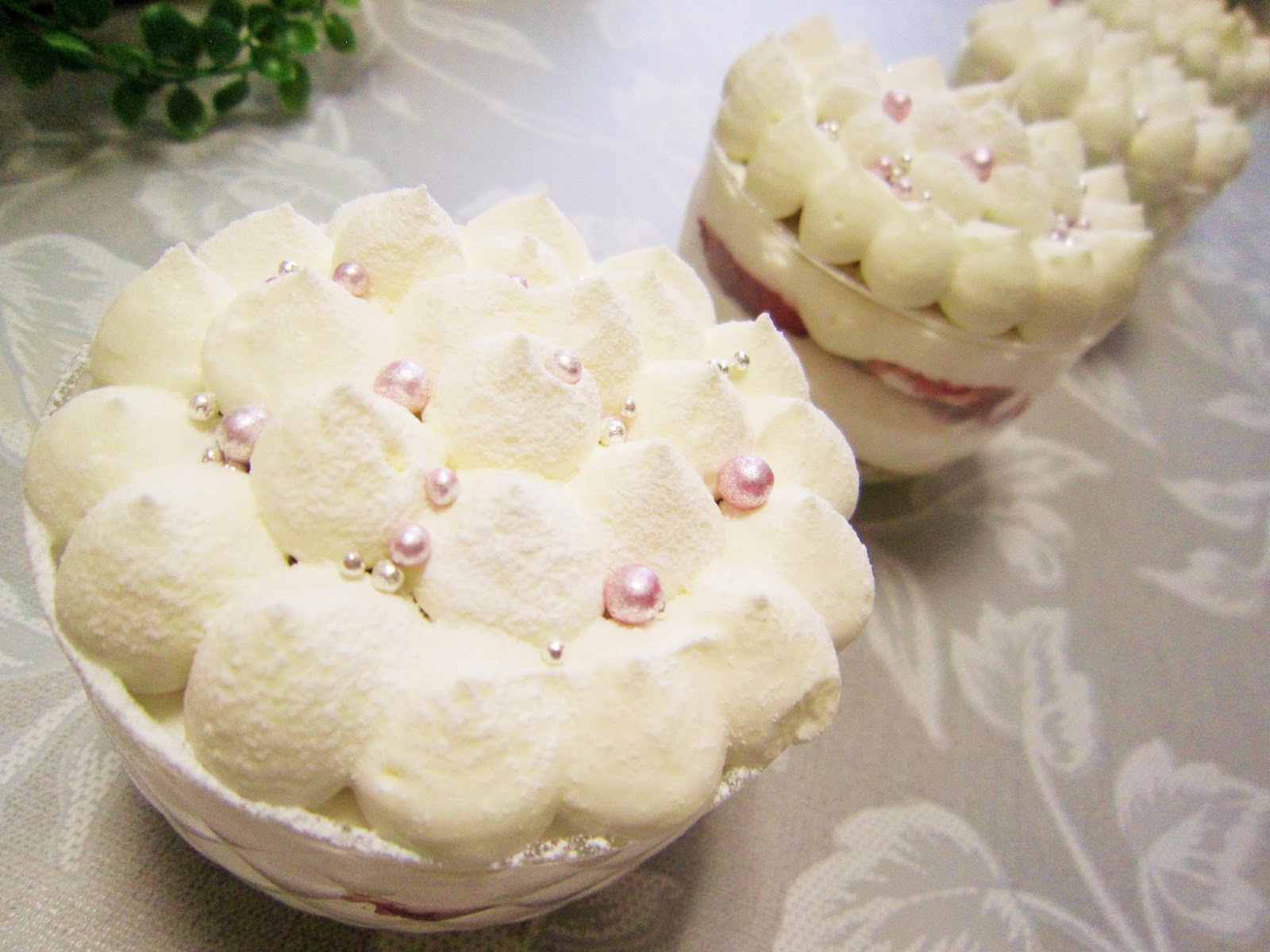 簡単キュートにデコしよう グラスケーキ クリスマス バレンタインデー ホワイトデーにも みんながよろこぶ人気レシピ９９ Satorisuのおいしいごはんとお菓子