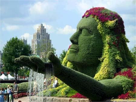 Mirchi: man made plant and hedge sculptures – simply amazing