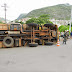 Em Tempo real: Caminhão tomba provocado por material na pista da obra da Grotinha 