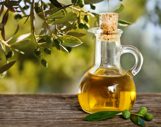 [Image: cach-lam-trang-da-bang-dau-olive-1.jpg]