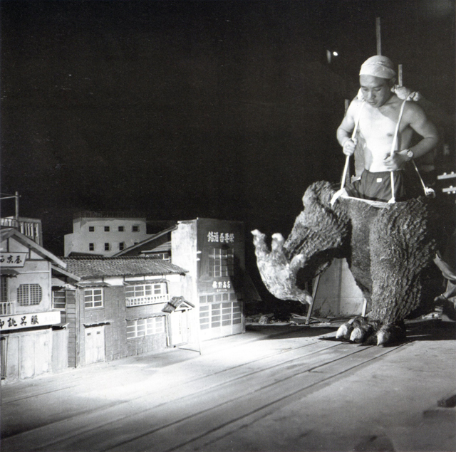 Dari film Godzilla klasik nih