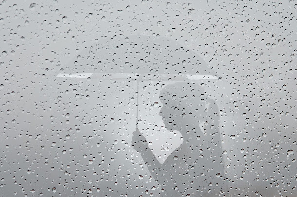 今天全臺各地雲量增加,大部分時間為陰天,有時有局部短暫雨的情形,不過西半部大多都是以飄雨或小雨為主,只有在山區以及東半部局部地區受地形影響偶爾有明顯一點的雨勢;為免淋濕還是帶把傘會比較安全。 今天全臺各地雲量增加,大部分時間為陰天,有時有局部短暫雨的情形,不過西半部大多都是以飄雨或小雨為主,只有在山區以及東半部局部地區受地形影響偶爾有明顯一點的雨勢;為免淋濕還是帶把傘會比較安全。