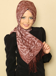 Style hijab pesta modern ala turki desain simpel dan casual