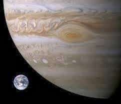 Júpiter es enorme ...
