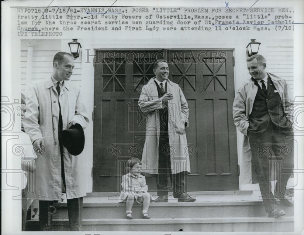 Secret Service agents Ed Tucker, Clint Hill and Bert de Freese