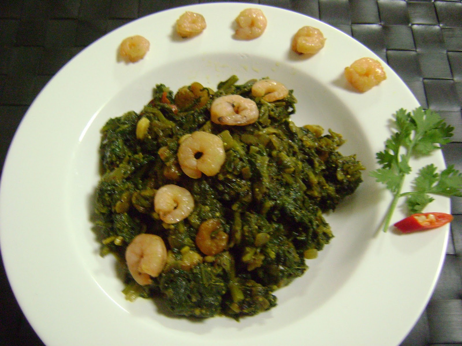 Bethica's Kitchen Flavours Spinach & Prawns Curry Bengali Style