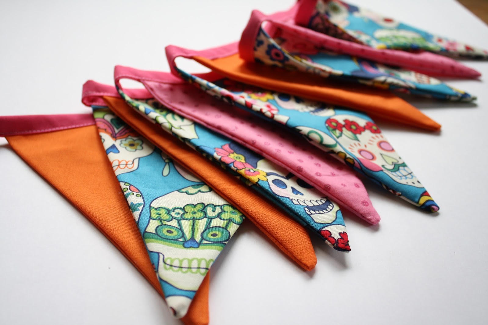 sewhungryhippie Learn to sew a bunting flag garland. A sewing tutorial for beginners.