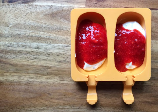 Erdbeer-Joghurt-Eis am Stiel