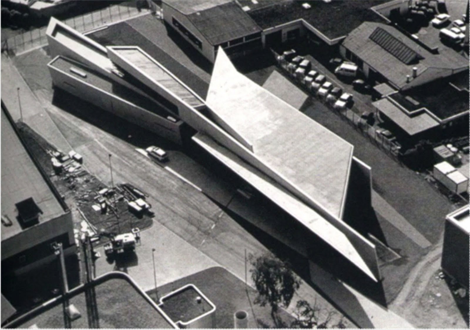 Arsitekemarinsore Zaha Hadid Vitra Fire Station