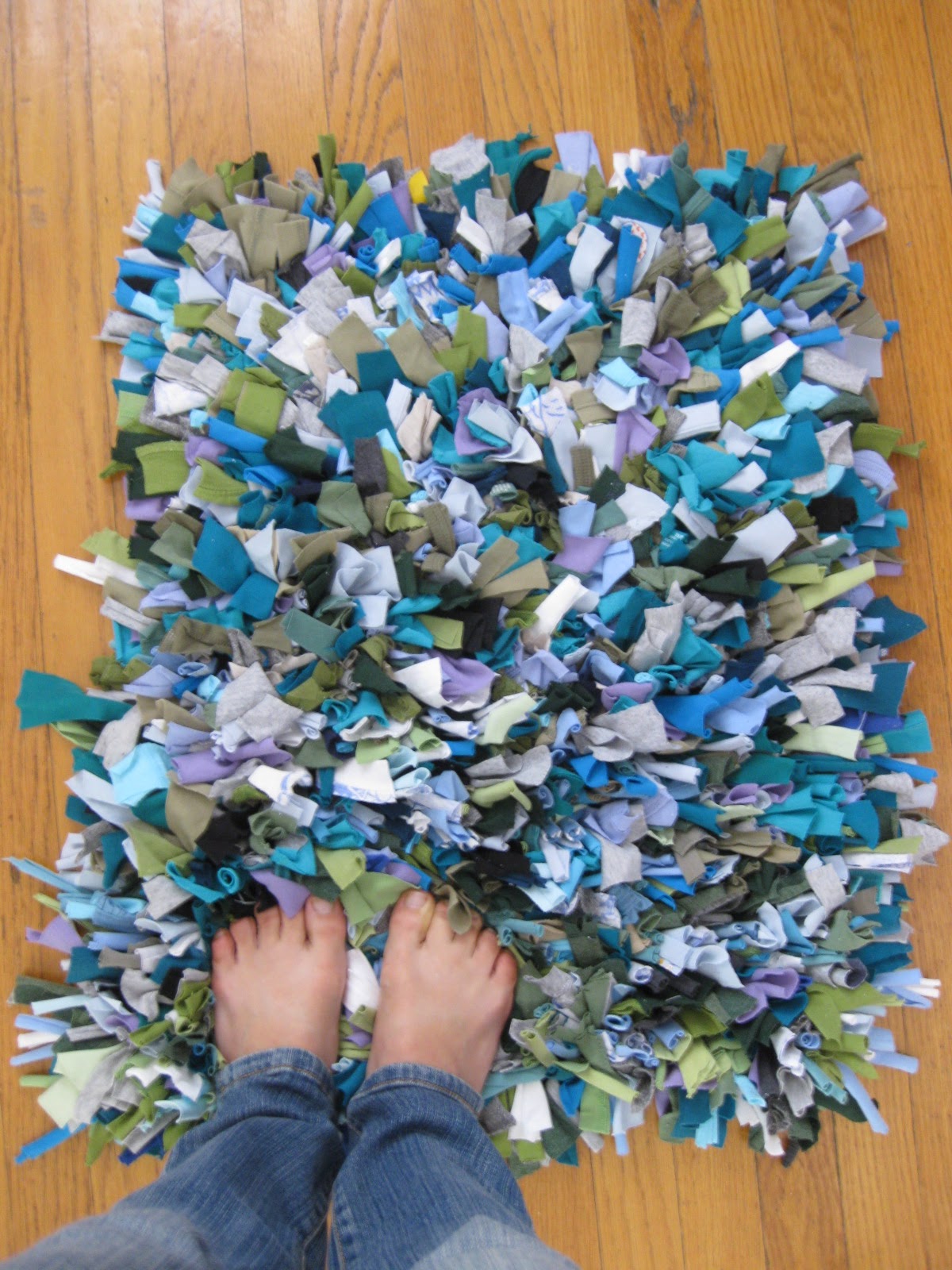 Crafty life Tshirt shag rug tutorial