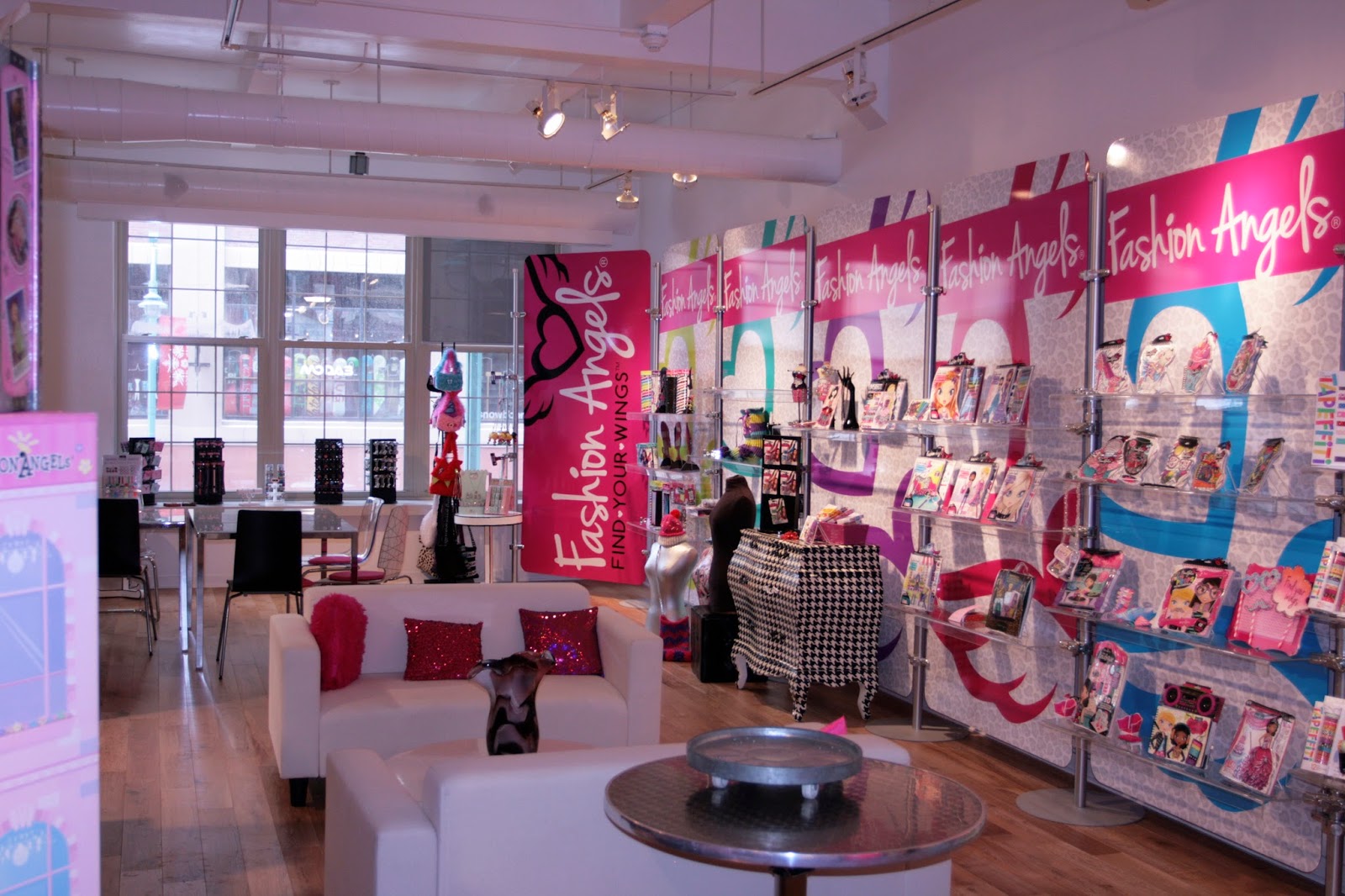 Schroeder and Holt Architects / Architecture 2000 Fashion Angels