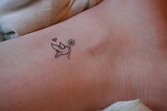 http://3.bp.blogspot.com/-enabbYqEupE/TaLIkV6AyDI/AAAAAAAAAvU/bynT4vfiOe8/s1600/dove-tattoos-20.jpg