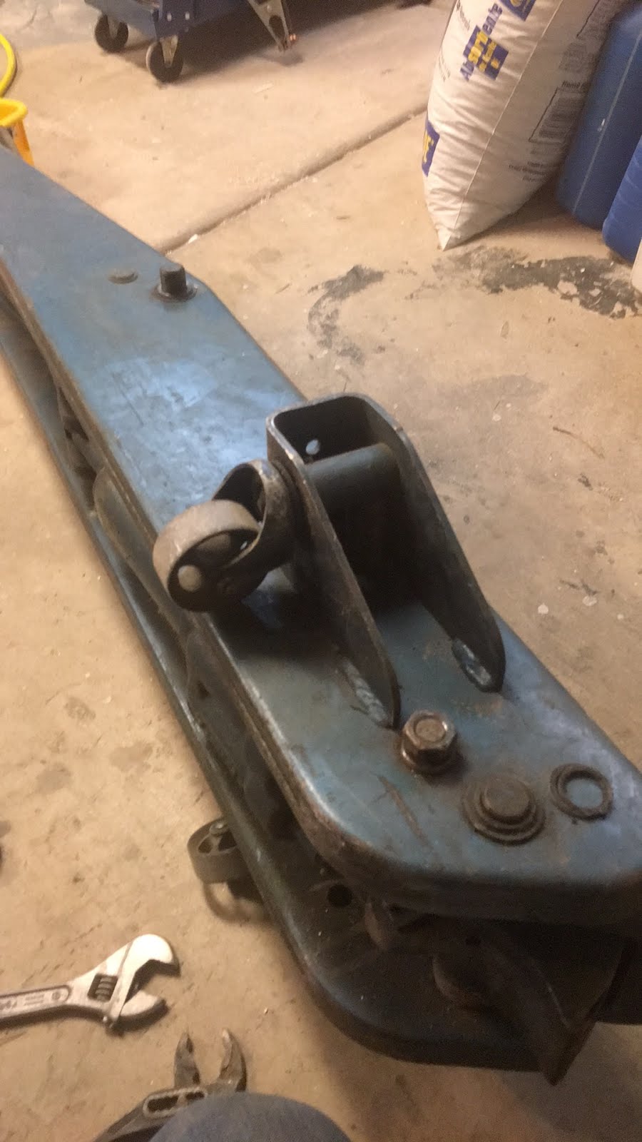 Jared's Garage Rebuilding a Walker 2 ton floor jack J132 93655