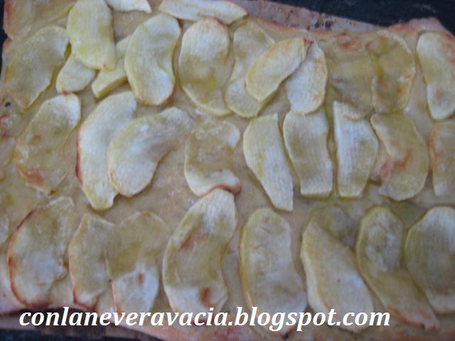 Coca De Manzana Con Masa De Pan De Tritordeum
