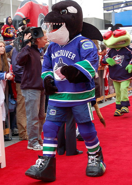 NHL Hockey Vancouver Canucks Fin The Whale Orca Plush Mascot 16