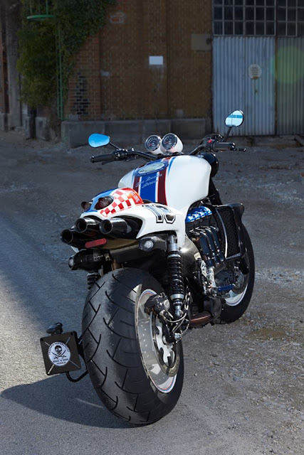 Racing Cafè: Triumph Rocket III 