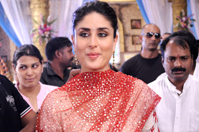 Kareena Kapoor promotes 'Heroine' at Sets of 'Punar Vivaah' serial 