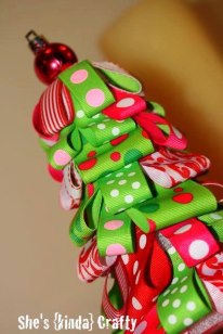 Árvore de natal feita com fitinhas Árvore de natal feita com fitinhas