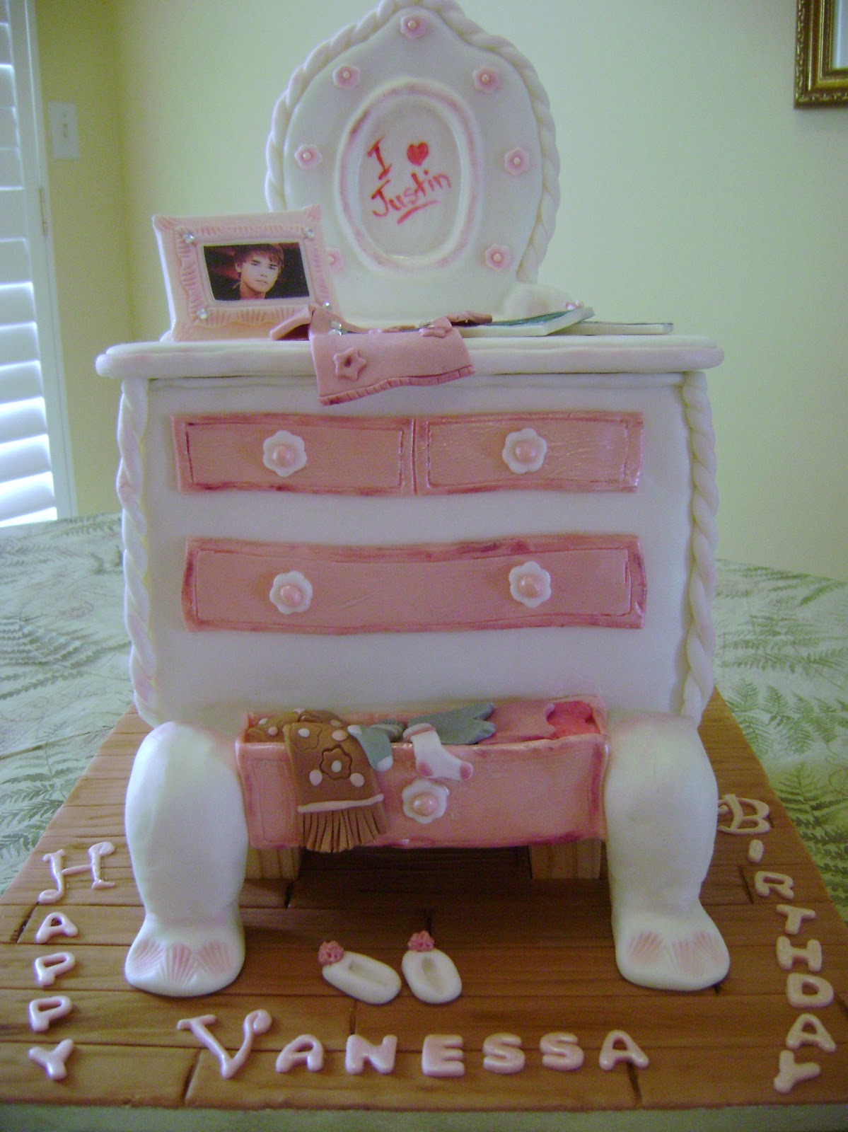 Dresser Cake
