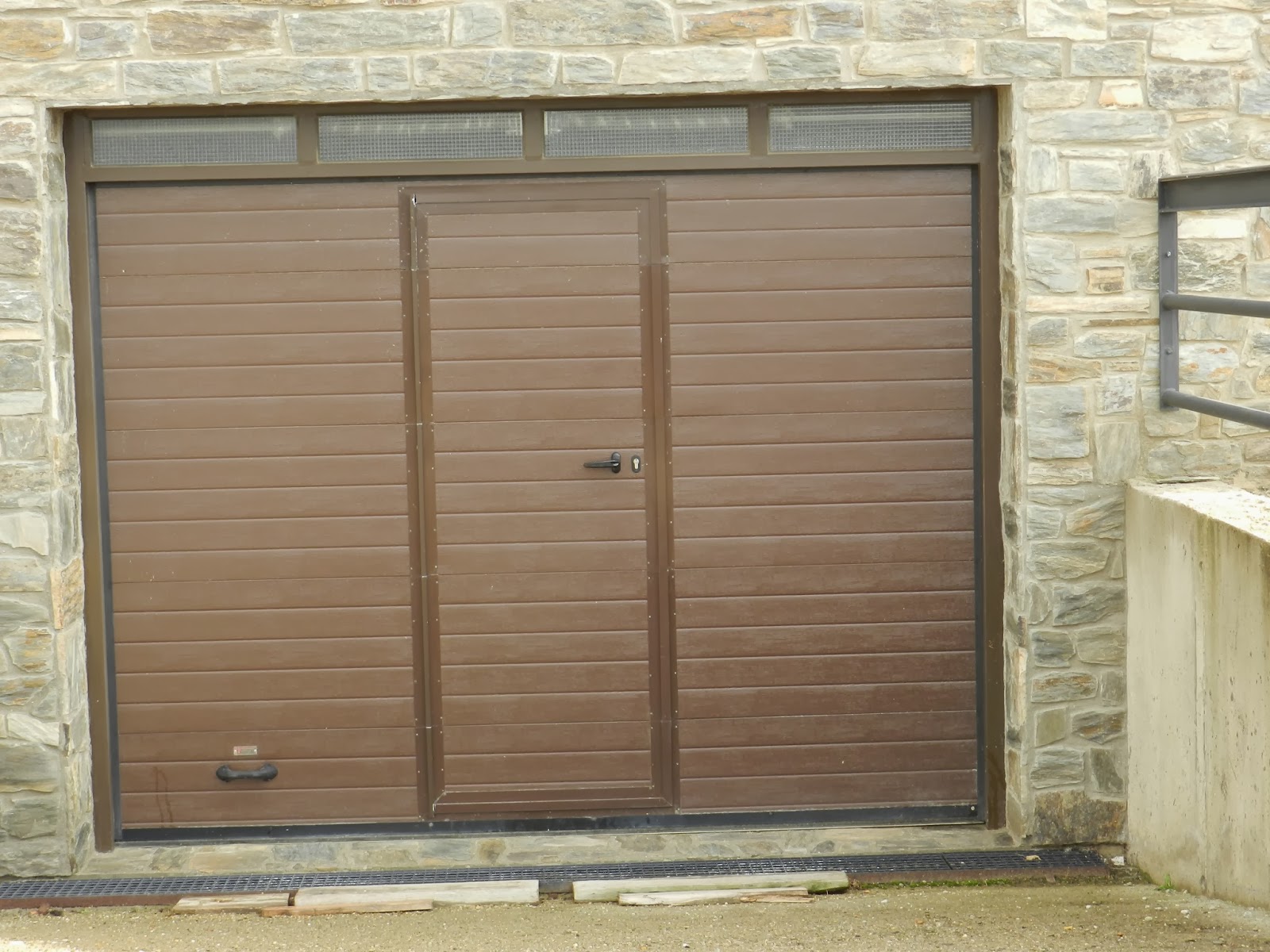 CARPINTERIA METALICA CHARRO: MODELOS Y COLORES PUERTAS SECCIONALES