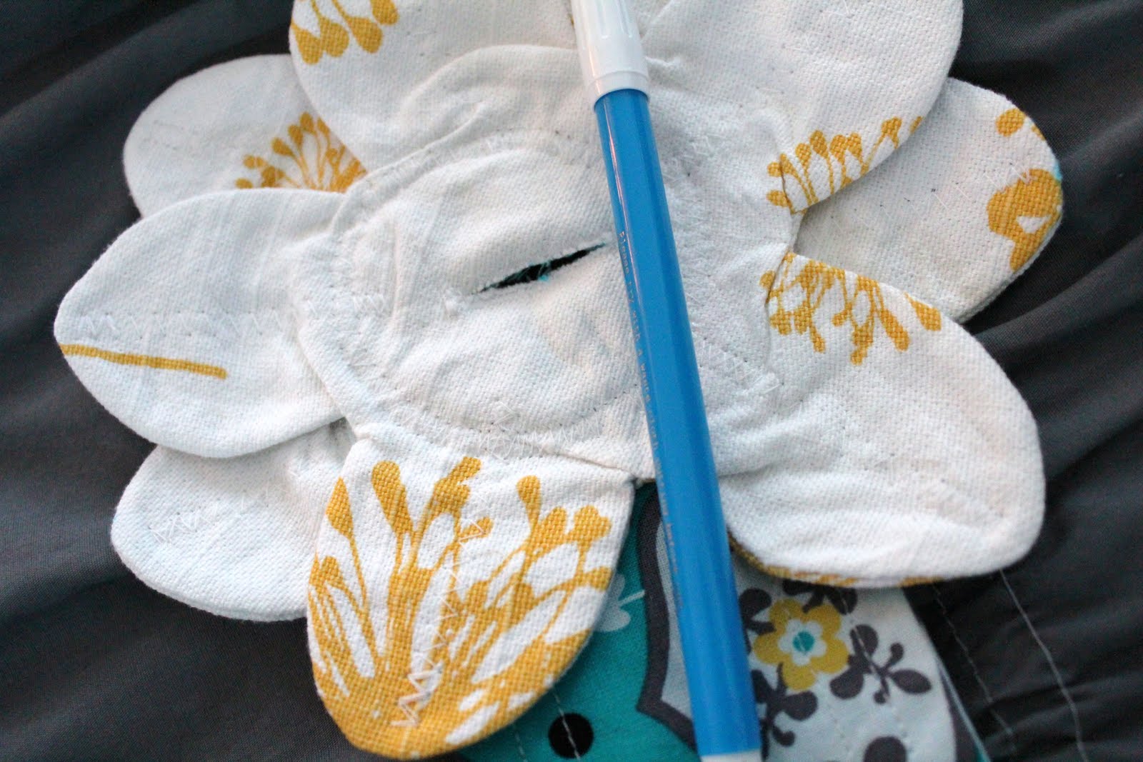 Anthropologie Inspired Toddler Bed Comforter Tutorial
