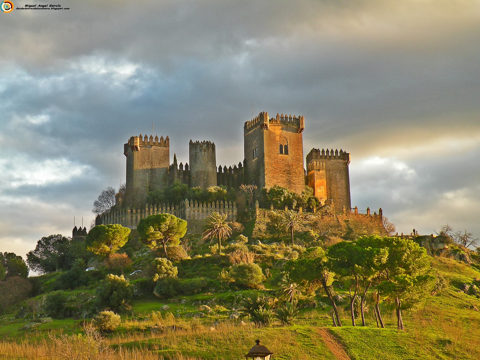 Desde detrás de la cámara CASTILLO DE ALMODOVAR DEL RIO (CORDOBA)