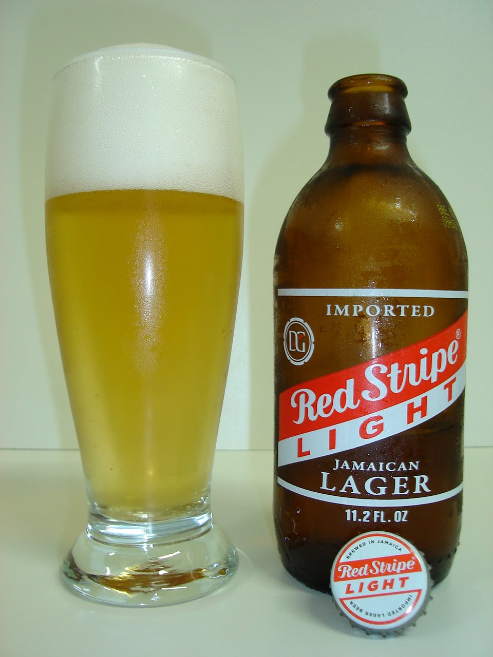 Santa Cerveja !! Red Stripe Light Lager