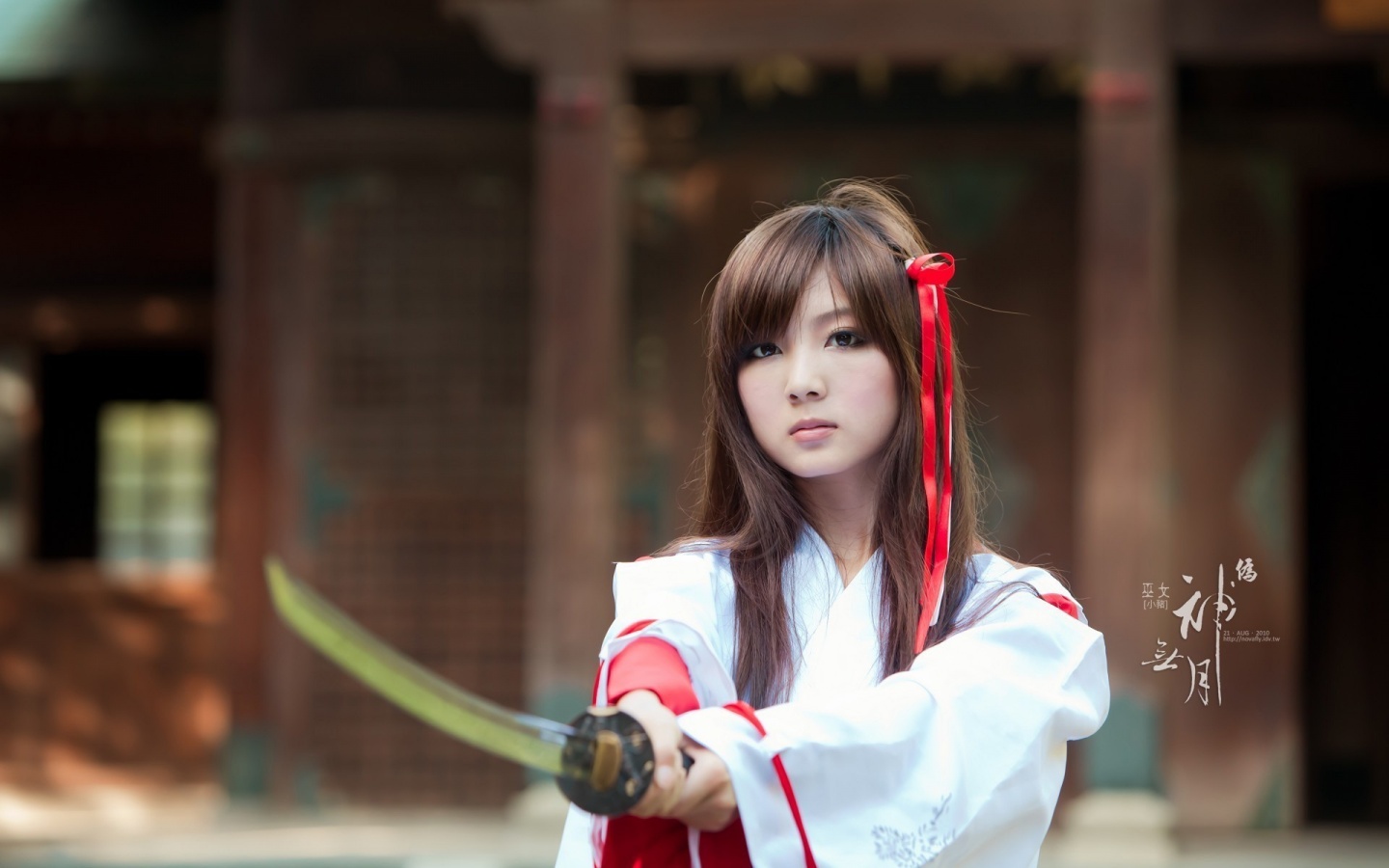 http://3.bp.blogspot.com/-euabUm3UnE8/TfEvG6xNEDI/AAAAAAAAB6A/vQFi3GDyLw0/s1600/ws_Girl_with_samurai_sword_1440x900.jpg