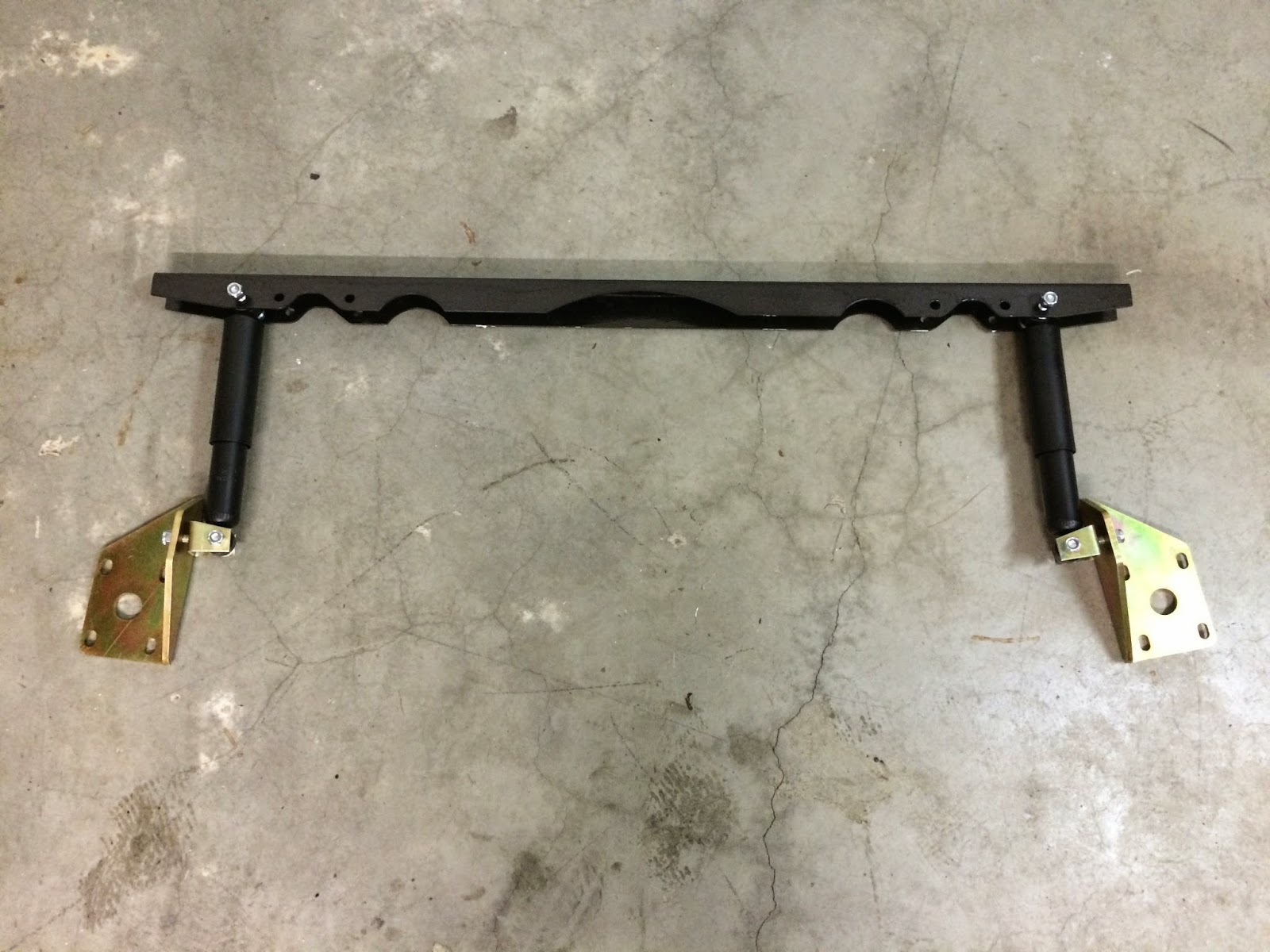 Theo's Morris Minor 1000 Tourer Fitting telescopic shock absorbers rear