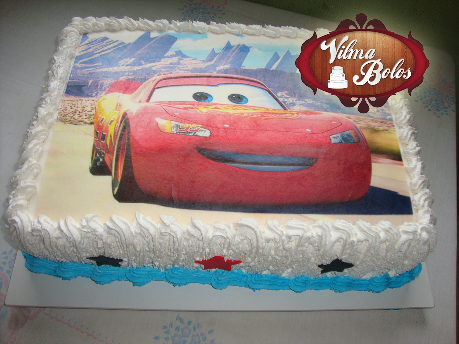 Bolos e Docinhos para Uberlândia e Região: Bolo com cobertura de