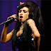 Backing vocal de Amy Winehouse lamenta a morte da cantora