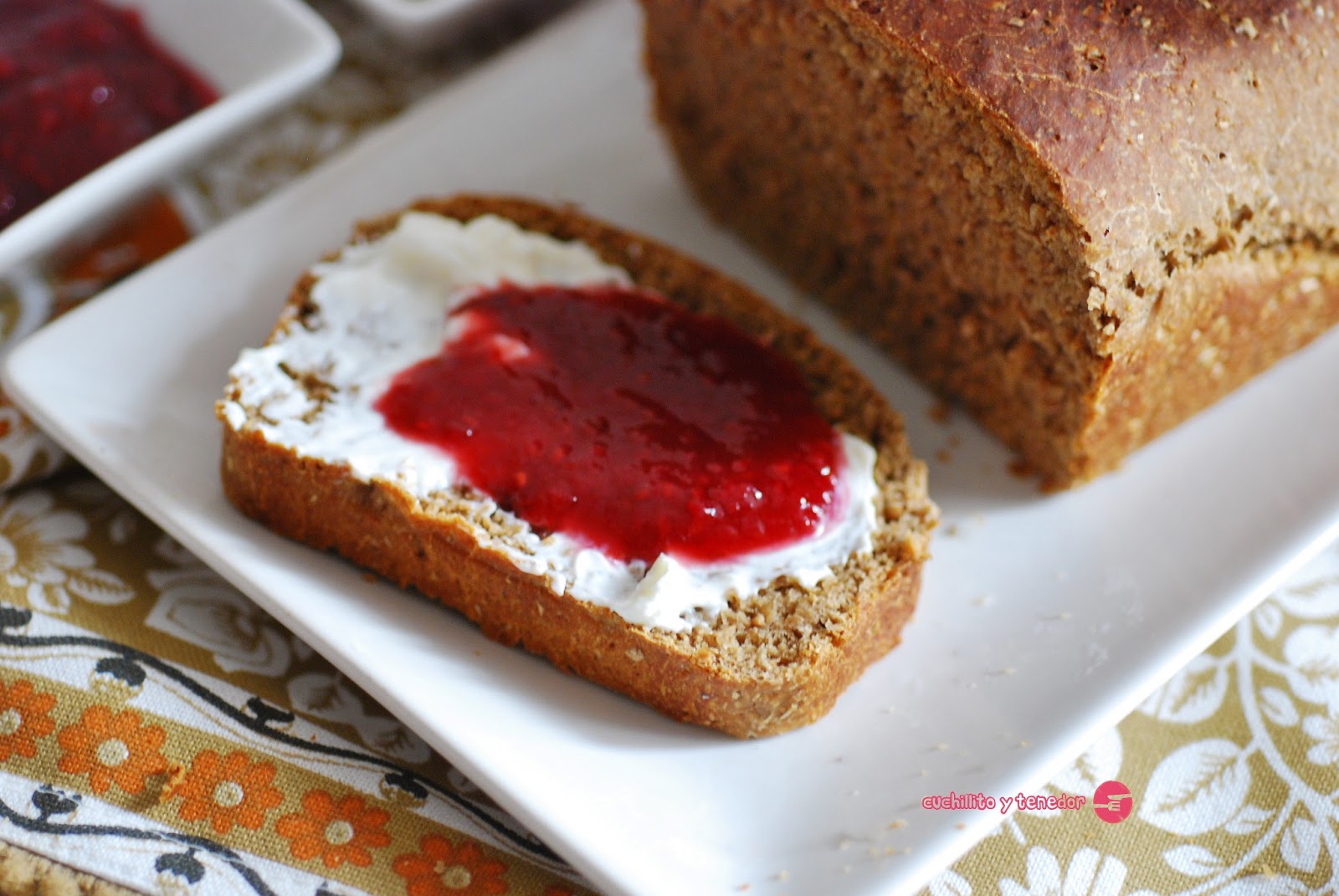 Pan de centeno. Cuchillito y Tenedor