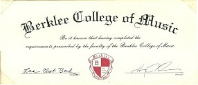 Formado pela Berklee College of Music