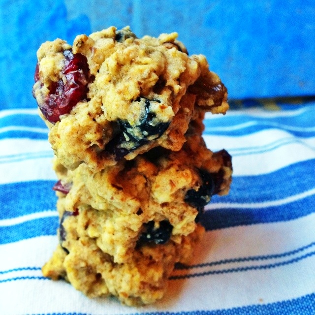 Mix it Up Oatmeal Dried Fruit Cookies
