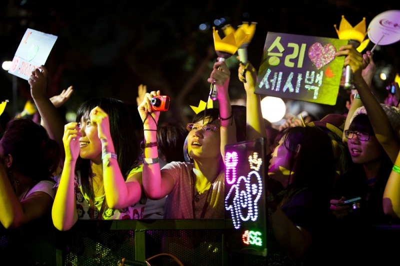 [Pics] Fotos oficiales del F1 Singapur Grand Prix  Singapore-Formula1-Grand-Prix-GDRAGON-TOP-SEUNGRI-BIGBANG-KPOP+%252814%2529