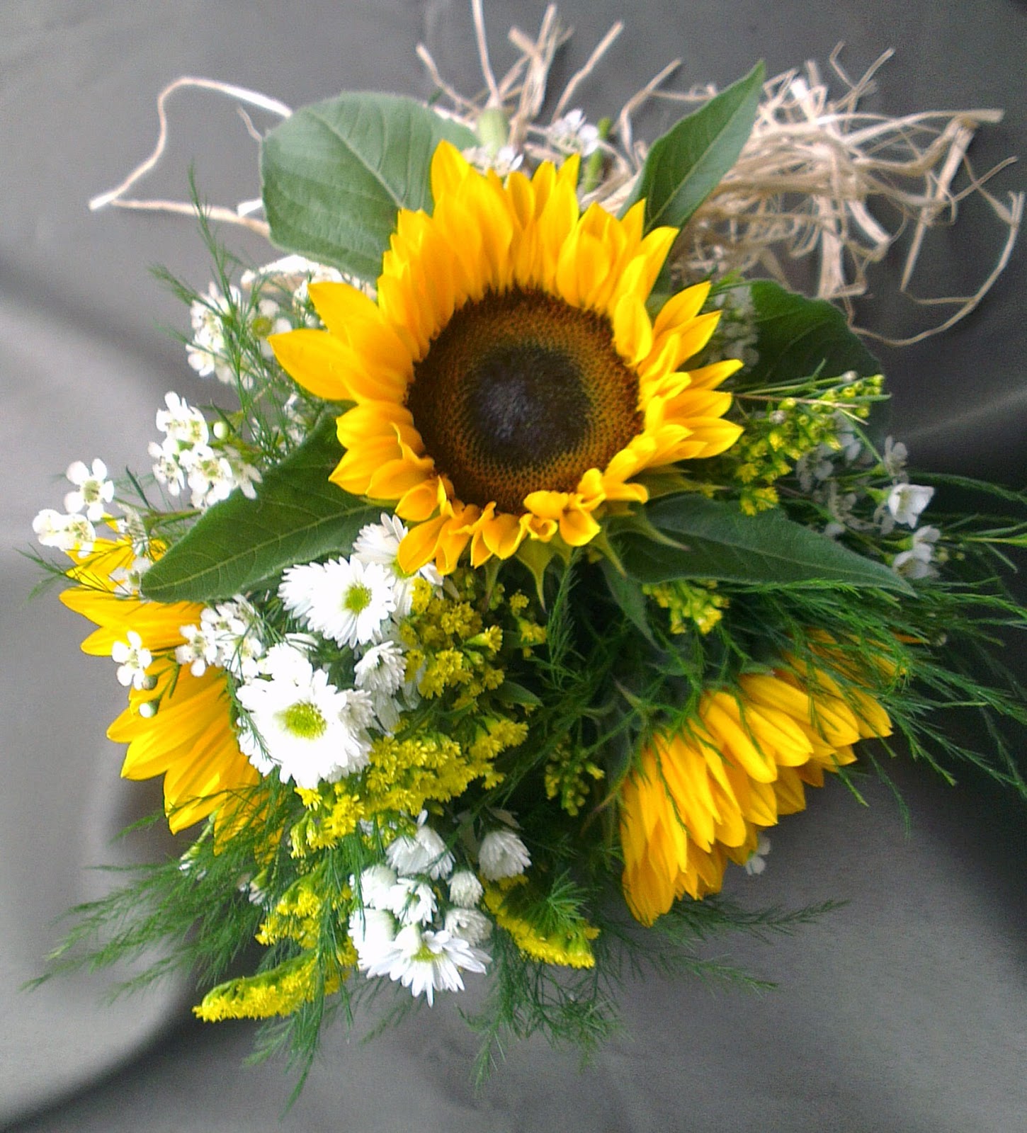 Sandra's Flower Studio Sunny sunflowers, gerberas and daisy wedding
