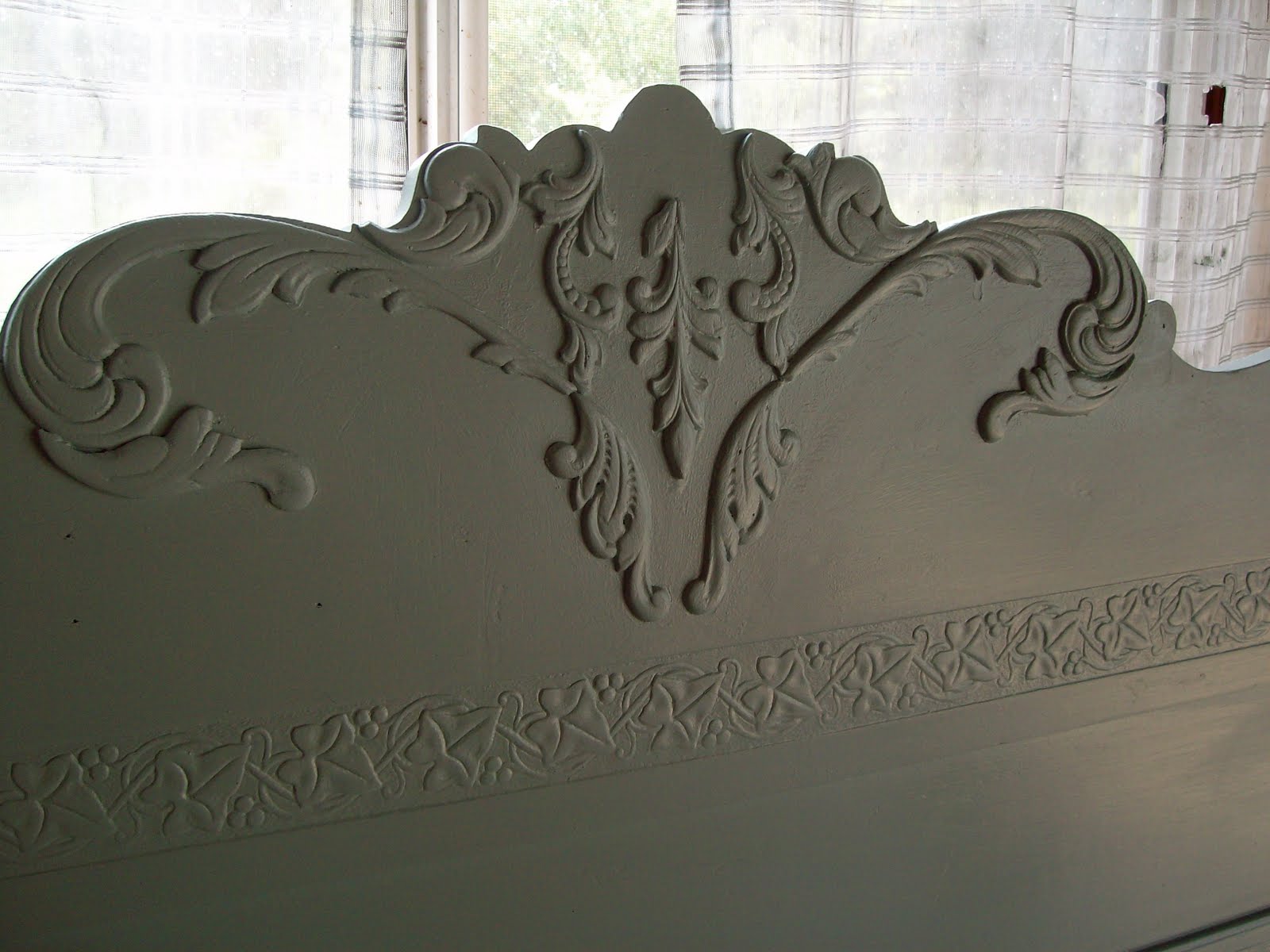 Mrs. Livin the Dream antique headboard makeover.