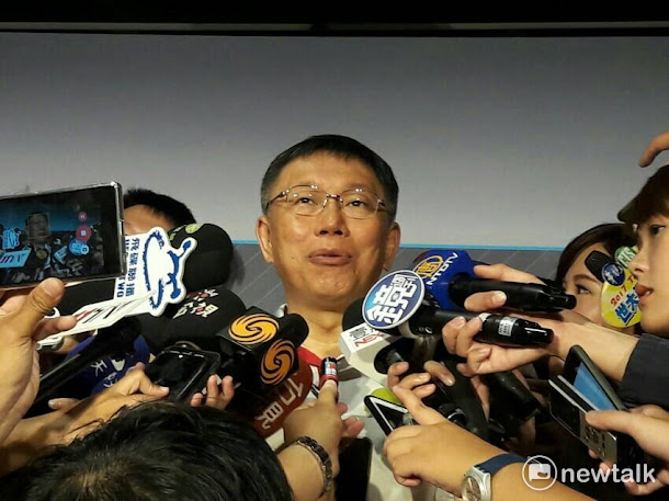 台北市長柯文哲今(7)日受訪提到,有個笑話說,到分錢的時候才突然發現,「我不是綠營的」。他下午表示,「坦白講,那時候在分錢沒有把我考慮進去」,但台北市本來財務狀況就比較好。 台北市長柯文哲今(7)日受訪提到,有個笑話說,到分錢的時候才突然發現,「我不是綠營的」。他下午表示,「坦白講,那時候在分錢沒有把我考慮進去」,但台北市本來財務狀況就比較好。