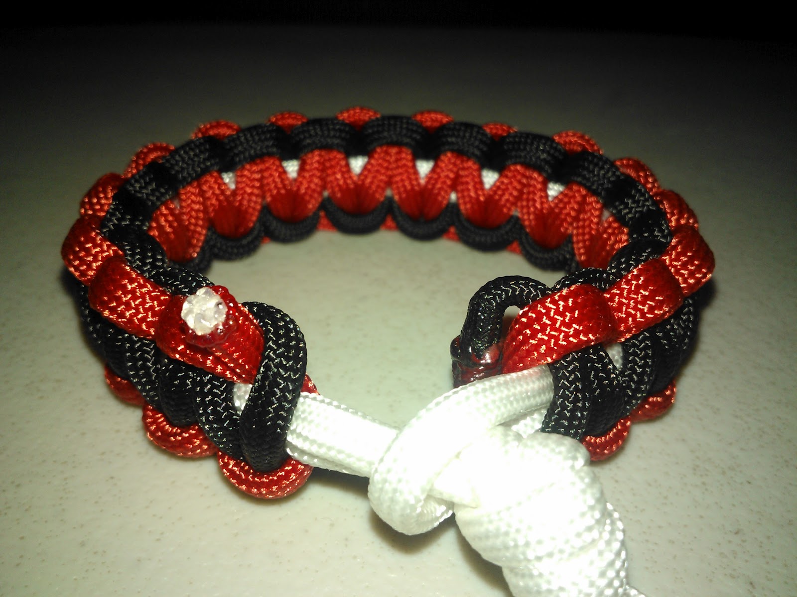 Para Bracelets Black and Red Paracord Bracelet with White Knot
