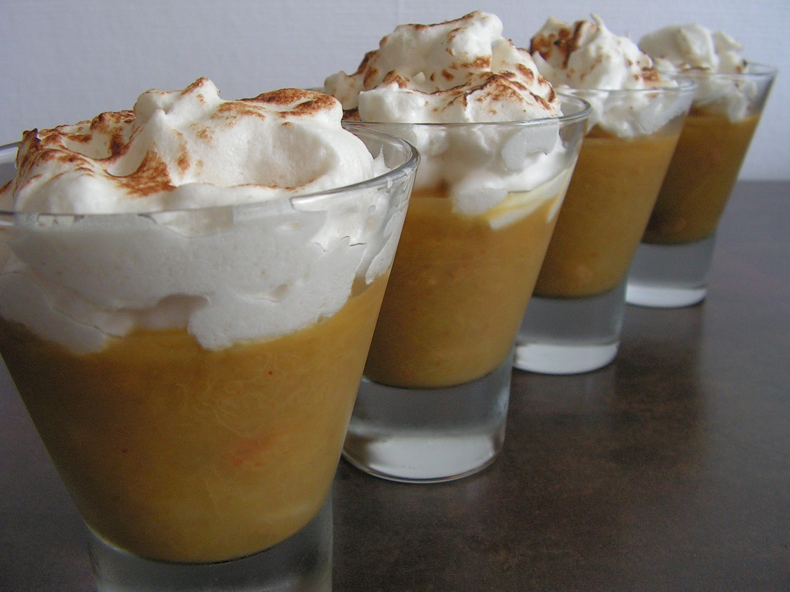 Les gourmandises de Lydie Compote de rhubarbe meringuée au thermomix