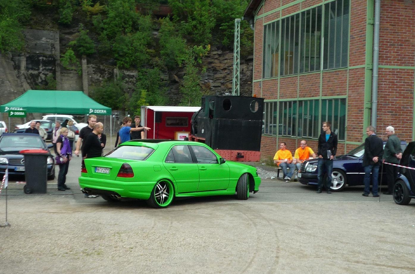 http://3.bp.blogspot.com/-f4-IuhbvjWY/Tc42CJFTAnI/AAAAAAAABo8/2JyCMf6aWM0/s1600/Mercedes-Benz_w202_green_6.jpg