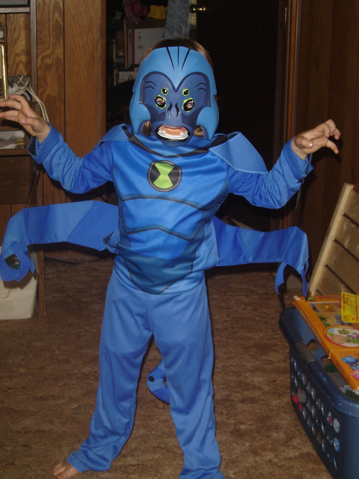 Lilac Wolf and Stuff: CW's new Ben 10 Spider Monkey Costume